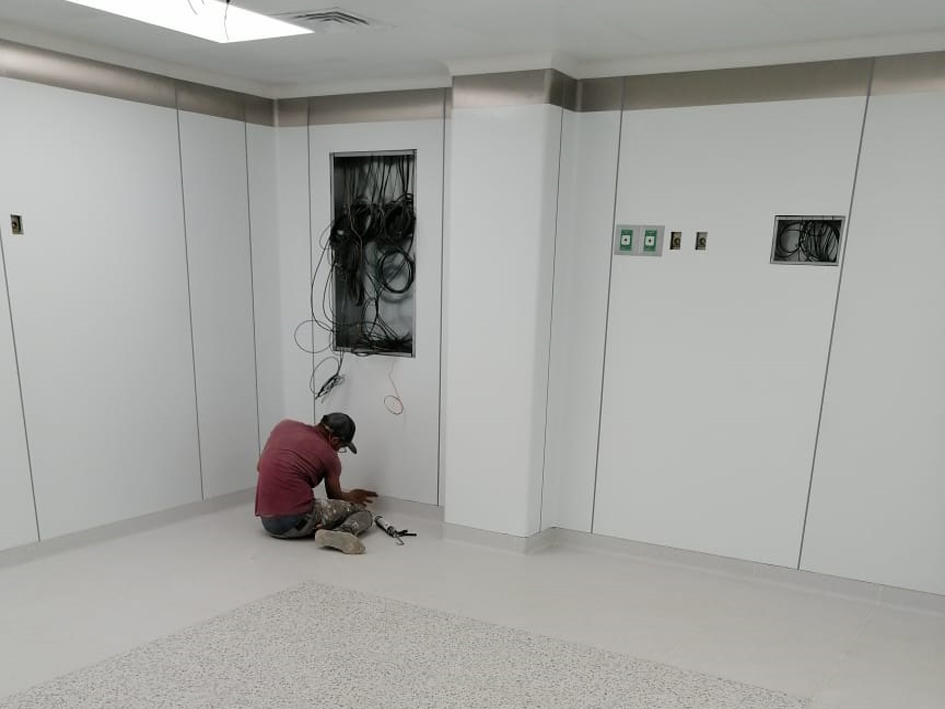 Vista interior quirófano ISSSTE Darío Fernández sistema Confortta